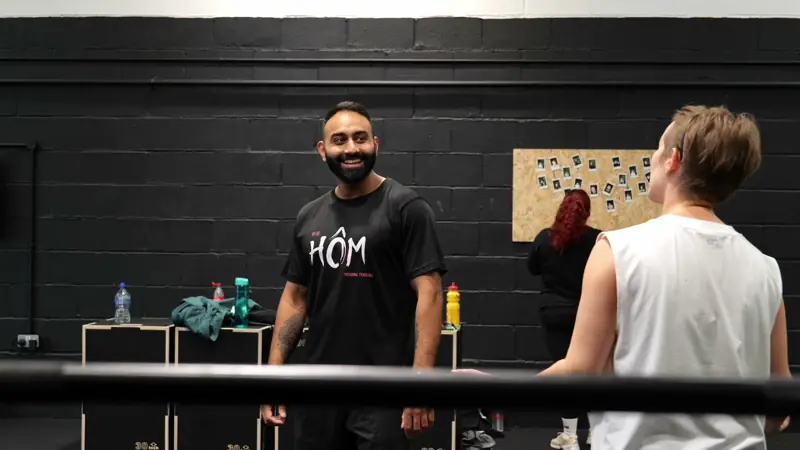 Hōm co-founder Nitin smiling during a session